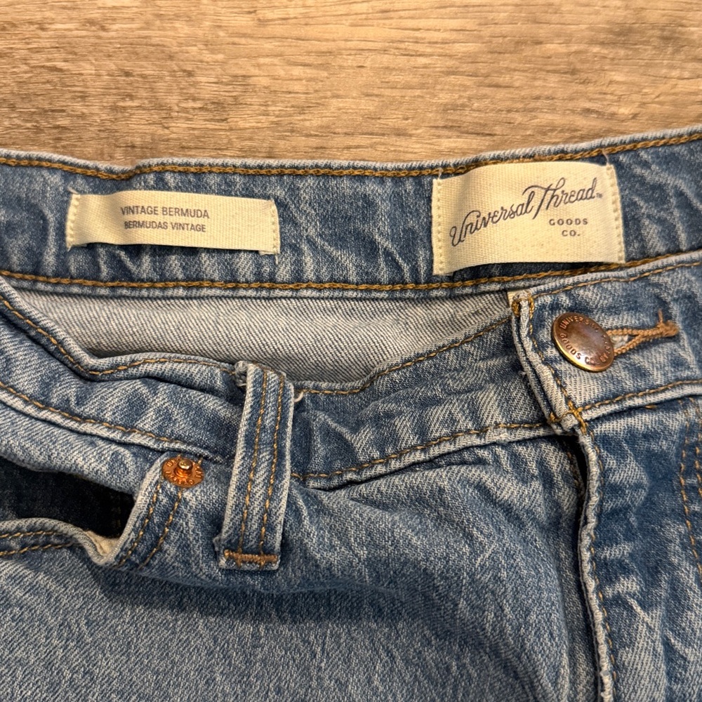 Universal Thread Vintage Bermuda Jean Shorts Size 6 28 Cutoff - Picture 3 of 5